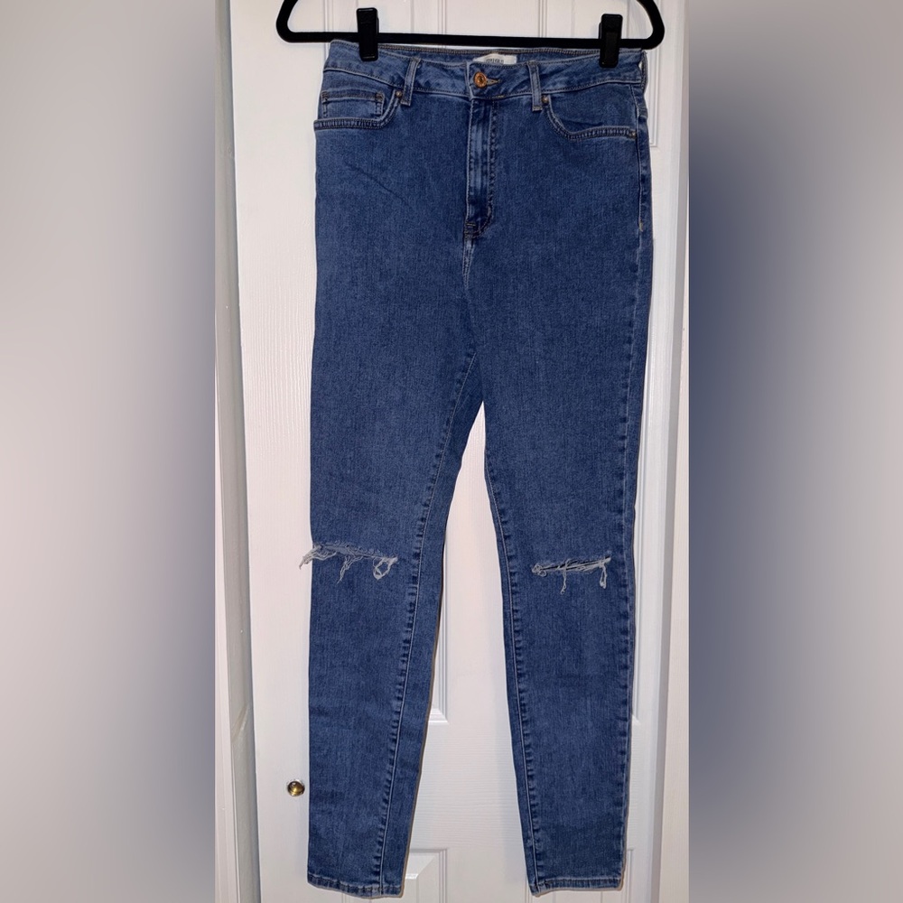 Forever 21 Distressed Denim Skinny Jeans